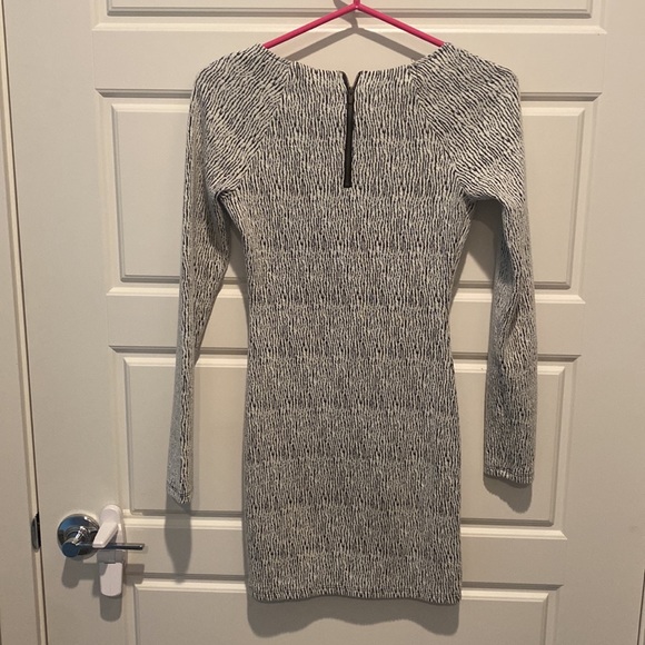 Black and White Print Longsleeve Bodycon Dress - Picture 2 of 3
